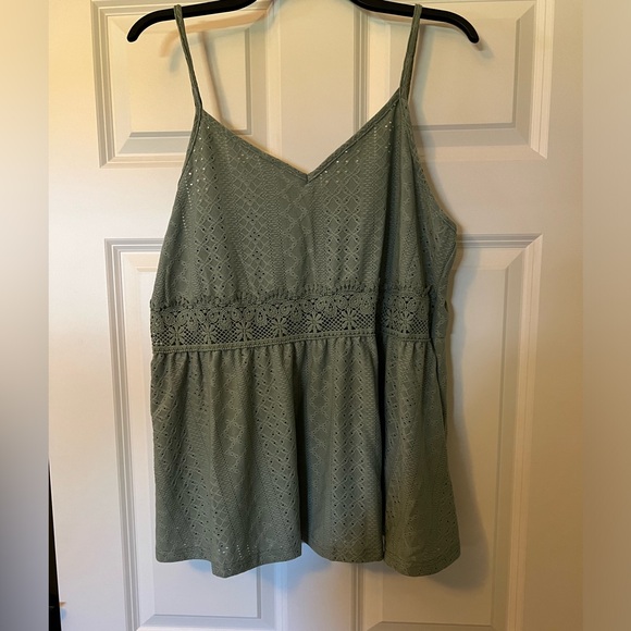 SHEIN Women’s Solid Color Lace Camisole - Picture 3 of 6